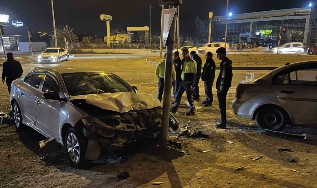 Diyarbakır'da kırmızı ışık ihlali kaza getirdi: 1'i çocuk 5 yaralı