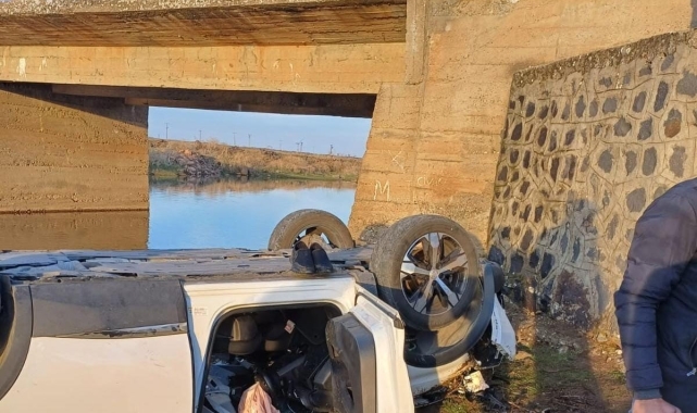 Diyarbakır'da kontrolden çıkan araç dereye uçtu: 1 yaralı