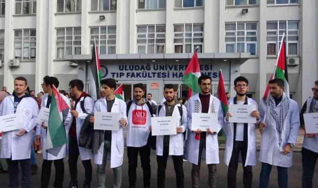 Doktorlar ve tıp öğrencileri Gazze'deki hastane katliamına isyan etti