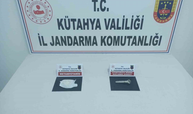Domaniç'te durdurulan şüpheli araçta uyuşturucu ele geçirildi