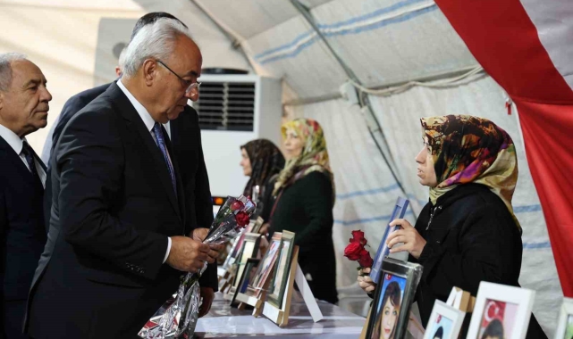 DSP Genel Başkanı Aksakal, Diyarbakır annelerini ziyaret etti