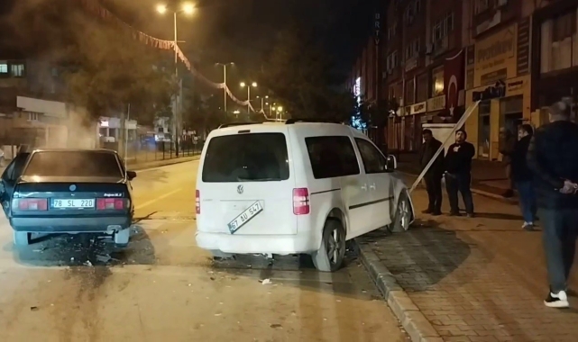 'Dur' ihtarına uymayan sürücü park halindeki araca çarptı