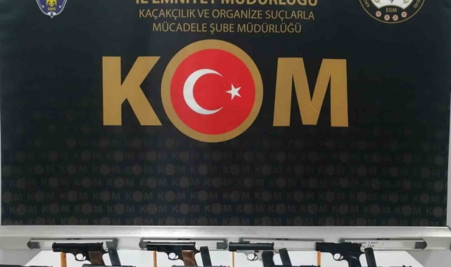 Durdurulan araçtan 9 tabanca çıktı