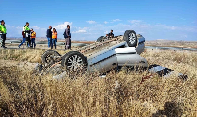Düz yolda takla atan aracın sürücüsü yaralandı
