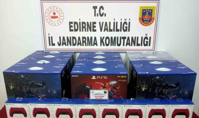 Edirne'de 400 bin liralık kaçak playstation oyunu ve oyun konsolu yakalandı