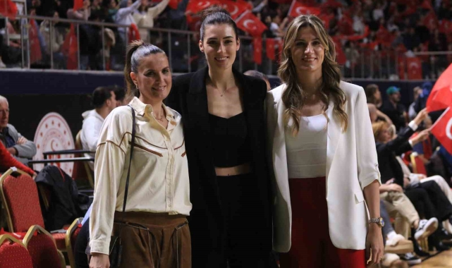Efsane sporcular milli maçta basketbola veda etti