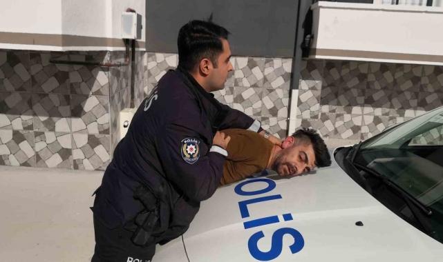 El sallayıp "merhaba" dedi, "bu kadar kovalamaya gerek yok" deyip polise sitem etti