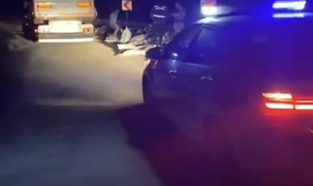 Elazığ'da tonlarca yem tır dorsesinden yola saçıldı