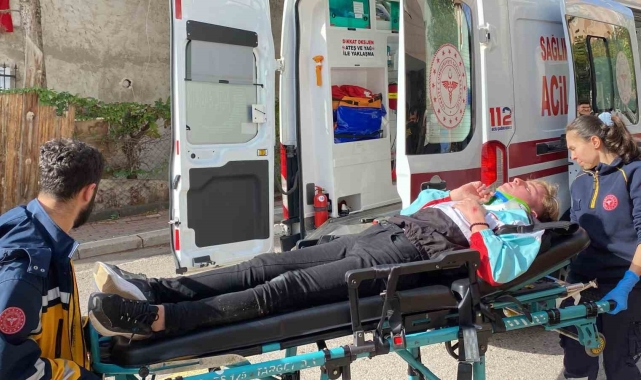Elektrikli scooterdan düşen 2 kişi yaralandı