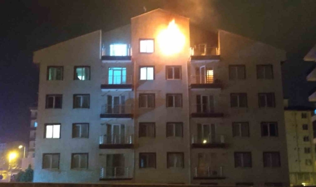 Elektrikli şofbenden çıkan yangında daire alevlere teslim oldu