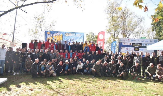 En büyük balığı tutmak için yarışıyorlar