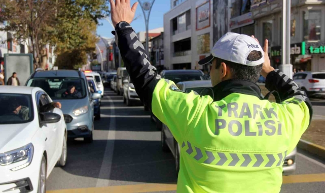 Erzincan'da 810 sürücüye ve 2 bin 683 araç tescil plakasına trafik idari para cezası uygulandı