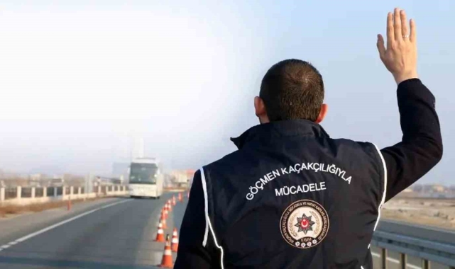 Erzincan'da Afganistan uyruklu 13 düzensiz göçmen yakalandı