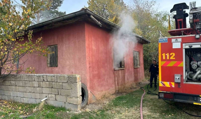 Erzincan&#039;da ev yangını