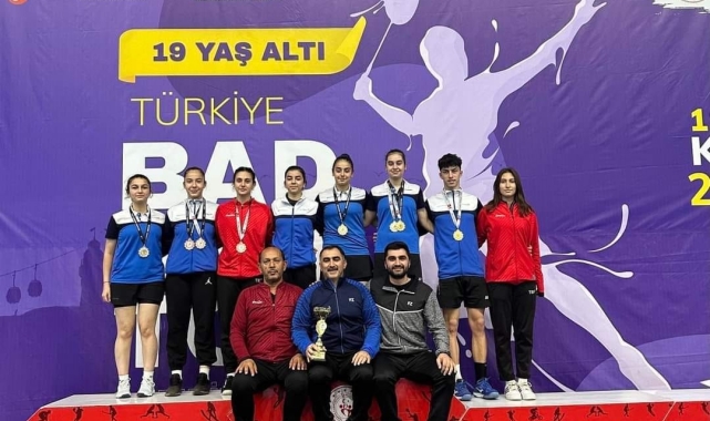 Erzincanlı badmintoncular, Samsun'dan madalyalarla döndüler