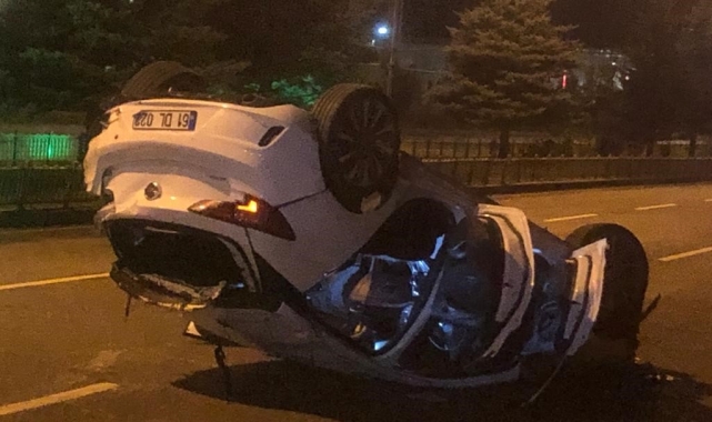 Erzurum'da feci kaza, araç ters döndü