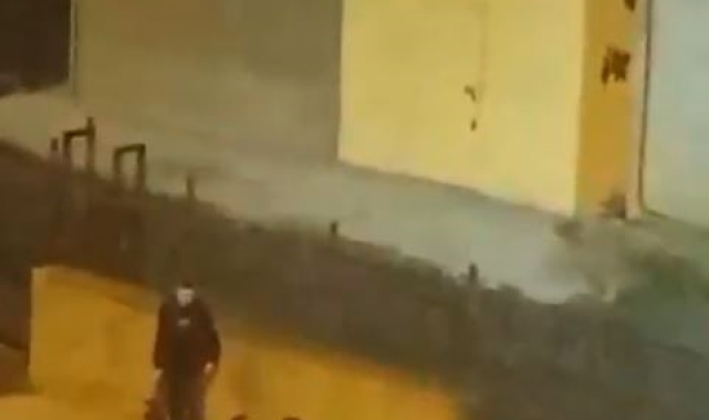 Esenler&#039;de bir kadının eski erkek arkadaşı ile yaşadığı korku dolu anlar kamerada