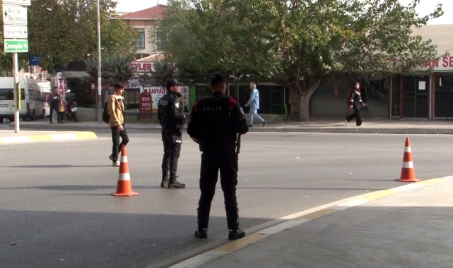 Esenyurt'ta 90 farklı noktada gerçekleşen asayiş uygulamasında binden fazla polis ekibi görev aldı