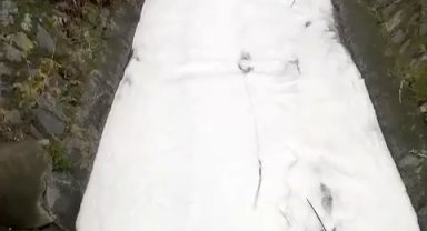 Esenyurt'ta korkutan görüntü: Dere köpürdü