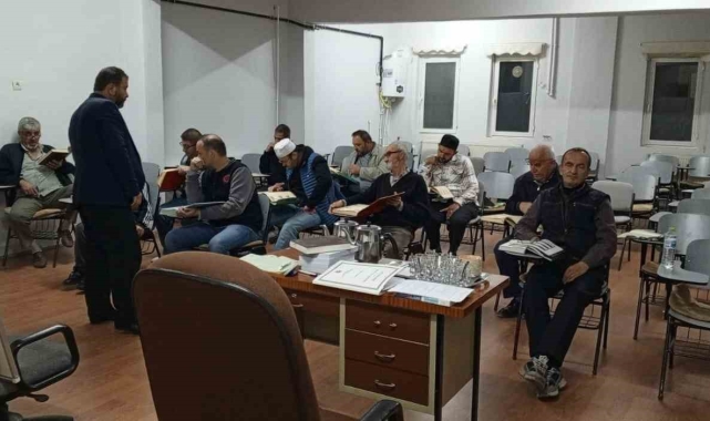 Eskişehir'de vatandaşlara Kur'an-ı Kerim eğitimi veriliyor