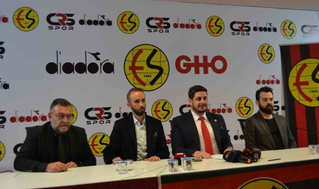 Eskişehirspor Başkanı Koca 4'te 4 yapan takıma destek isteği