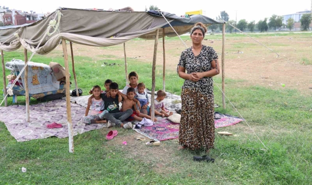 Ev kirasını ödeyemeyen çift 8 çocukları ile sokakta kaldı