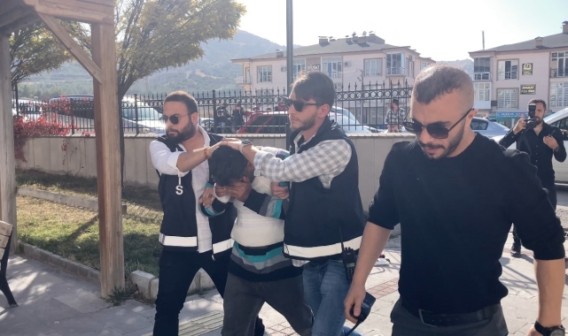 Evinde darp edilerek öldürülen yaşlı adamın katil zanlısı adliyeye sevk edildi