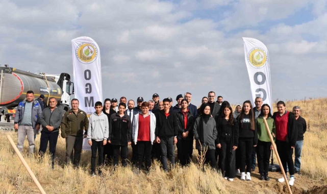 Evren'de fidanlar toprakla buluştu