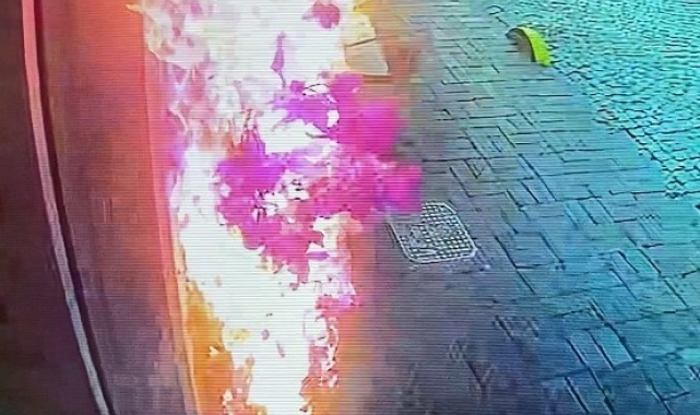 Fatih&#039;te bir kişi suni çiçek koparırken otelde yangın çıkardı: O anlar kamerada