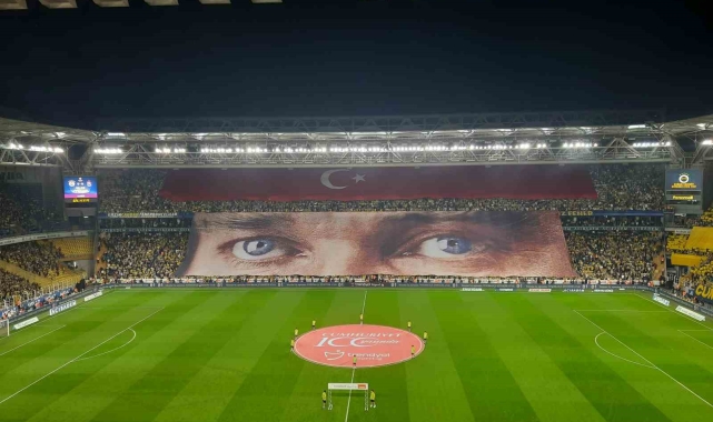 Fenerbahçe taraftarından Trabzonspor maçında koreografi