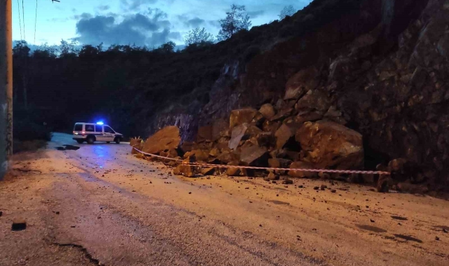 Fethiye'de Şiddetli Yağış Toprak Kaymasına Neden Oldu