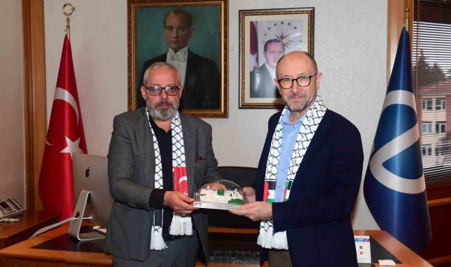 Filistin Yardımlaşma ve Dayanışma Derneği'nden, Rektör Erdal'a teşekkür ziyareti