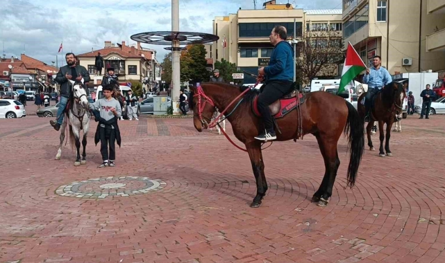 Filistin'e destek için atlarıyla yürüyüş düzenlediler