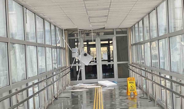 Fırtına öğrenci yurdunun yalıtım malzemelerini duvardan ayırdı