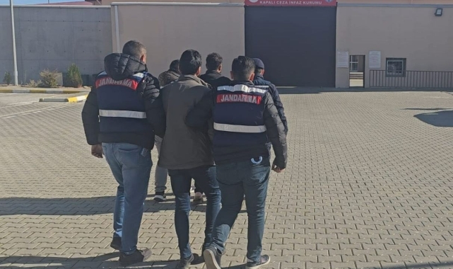 Gaziantep'te 3 düzensiz göçmen yakalandı, 2 organizatör tutuklandı