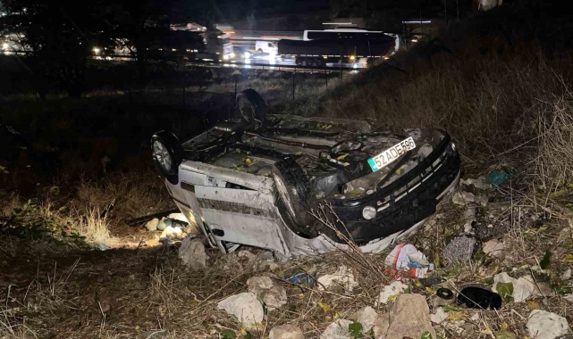 Gaziantep'te otomobil şarampole yuvarlandı: 3'ü ağır 5 yaralı