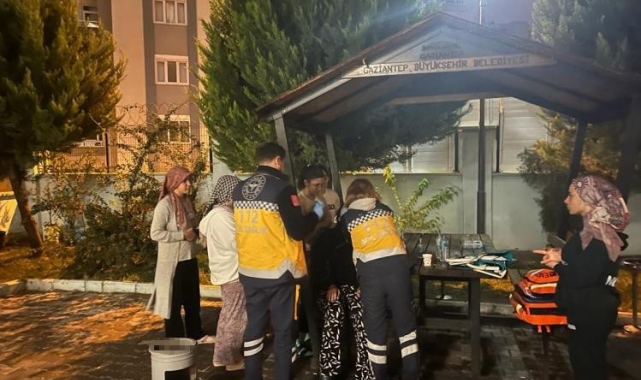Gaziantep'te yurtta hızlı inen asansördeki öğrencilerin korku dolu anları kamerada