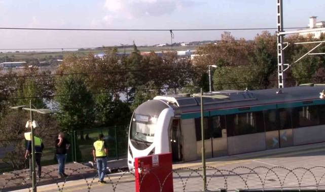 Gebze-Halkalı arasında sefer yapan Marmaray'a ait tren arıza yaptı