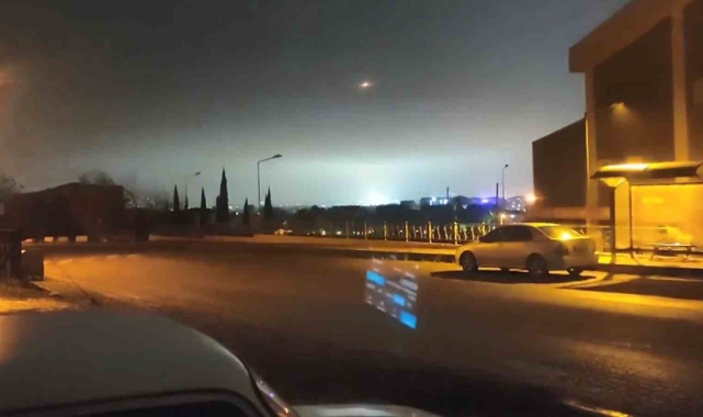 Gecenin karanlığını trafo patlaması böyle aydınlattı