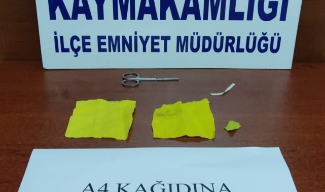Gediz'de A4 kağıdına emdirilmiş uyuşturucu ele geçirildi