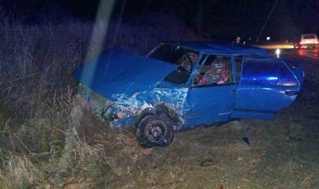 Gediz'de domuza çarpan araç başka bir araçla kafa kafaya çarpıştı: 5 yaralı