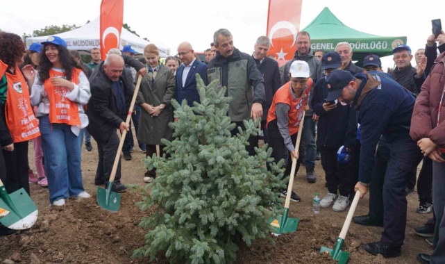 "Geleceğe Nefes Cumhuriyete Nefes" sloganıyla 100. Yıl Cumhuriyet Ormanı oluşturuldu