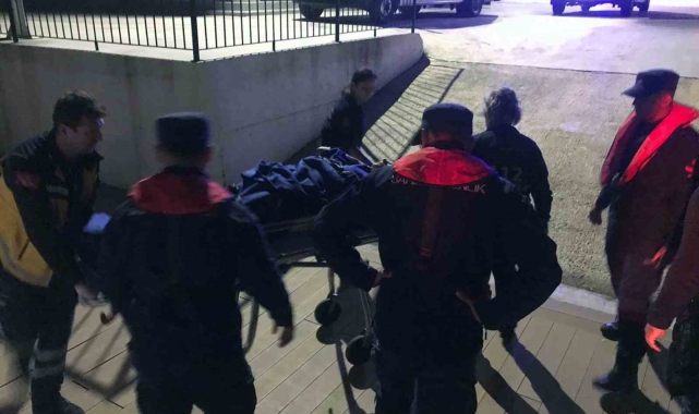 Gezi teknesinde yaralanan vatandaş için tıbbi tahliye