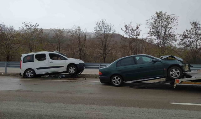 Gizli buzlanma kazaları beraberinde getirdi: 4 yaralı