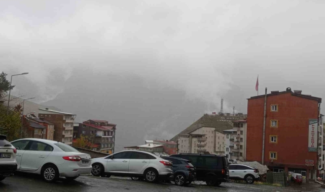 Hakkari'de yağmur yüksek kesimlerde kar etkili oluyor