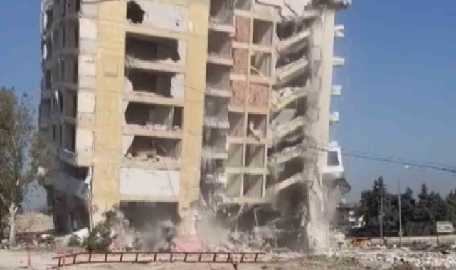 Halatla çekilen 8 katlı bina yerle bir oldu