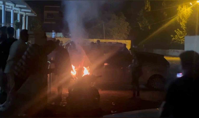Halayı bırakan davetliler yangını söndürmeye gitti