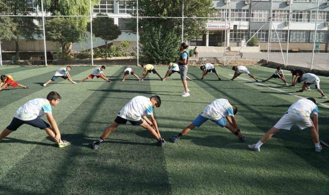 Haliliye'de 21 halı saha gençlerin hizmetine sunuldu