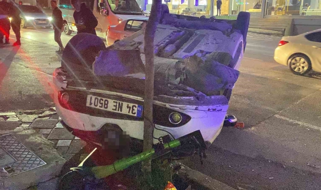 Halk otobüsüne çarpan otomobil takla attı, 1 kişi yaralandı: Çarpma anı kamerada