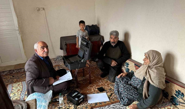 Hamur'da adreste nüfus hizmeti ve vefa projesi sürüyor